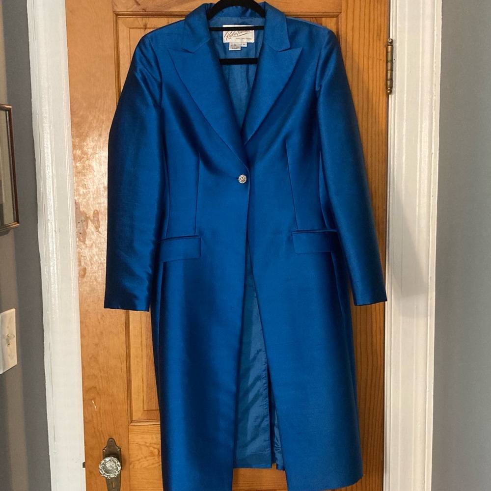 Elegant Blue Women's Coat and skirt